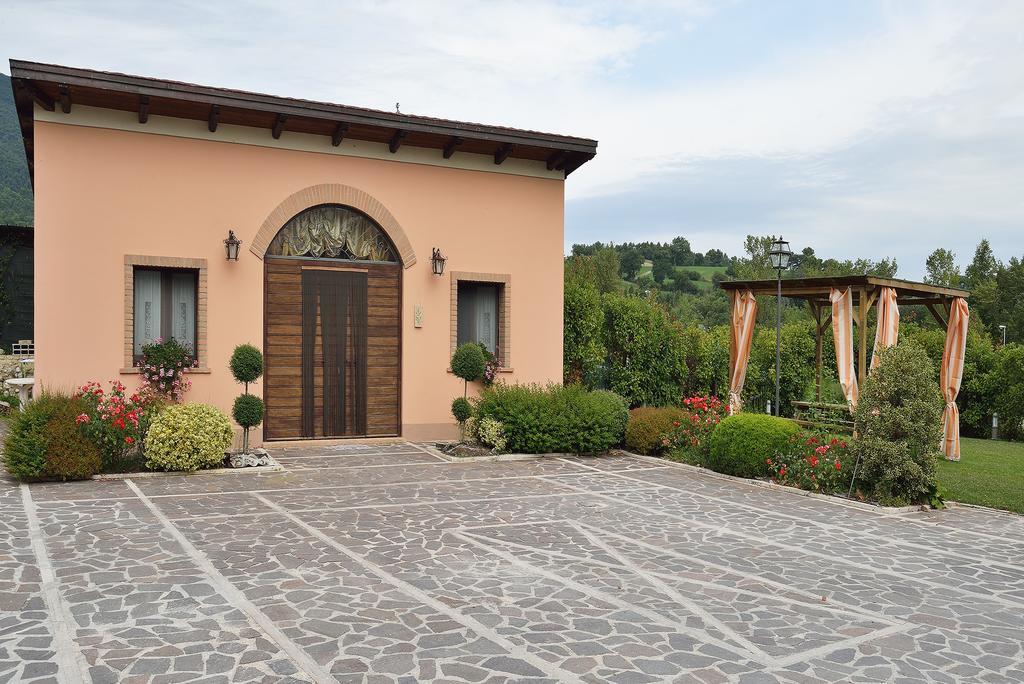 Agriturismo I Granai Crocemaroggia Exterior photo